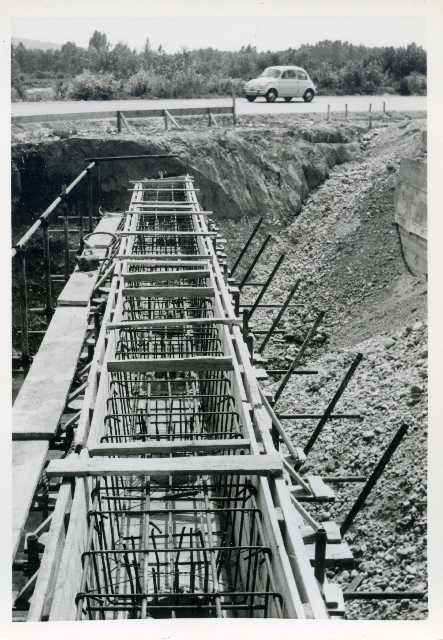 Costruzione impianto irriguo, Farra d'Isonzo. Scarico del canale adduttore. Costruzione ponte sulla SR 351. Particolare